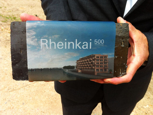 Rheinkai 500 erster Stein